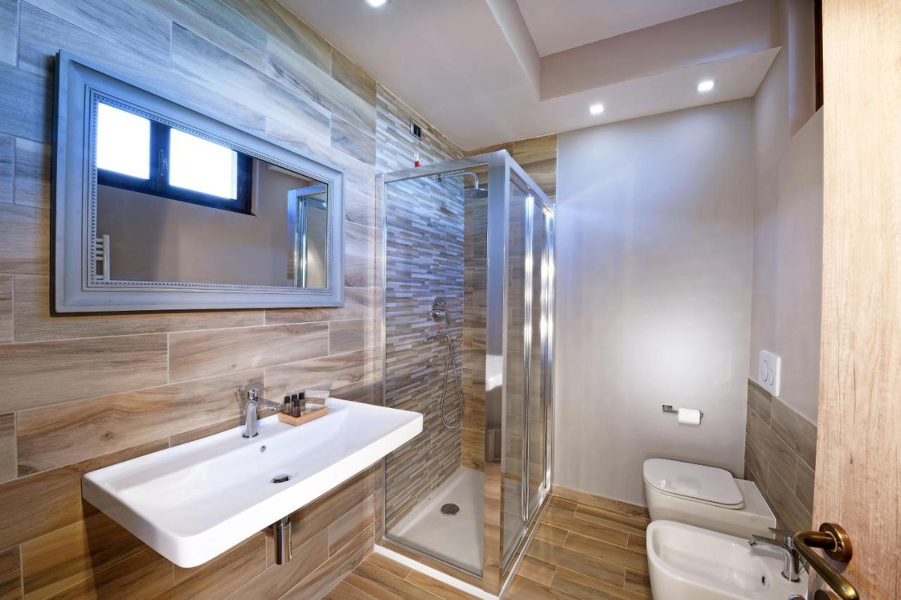 Panoramic Villa Garassino - Country Rooms And Fine Restaurant เตรโซ ภายนอก รูปภาพ