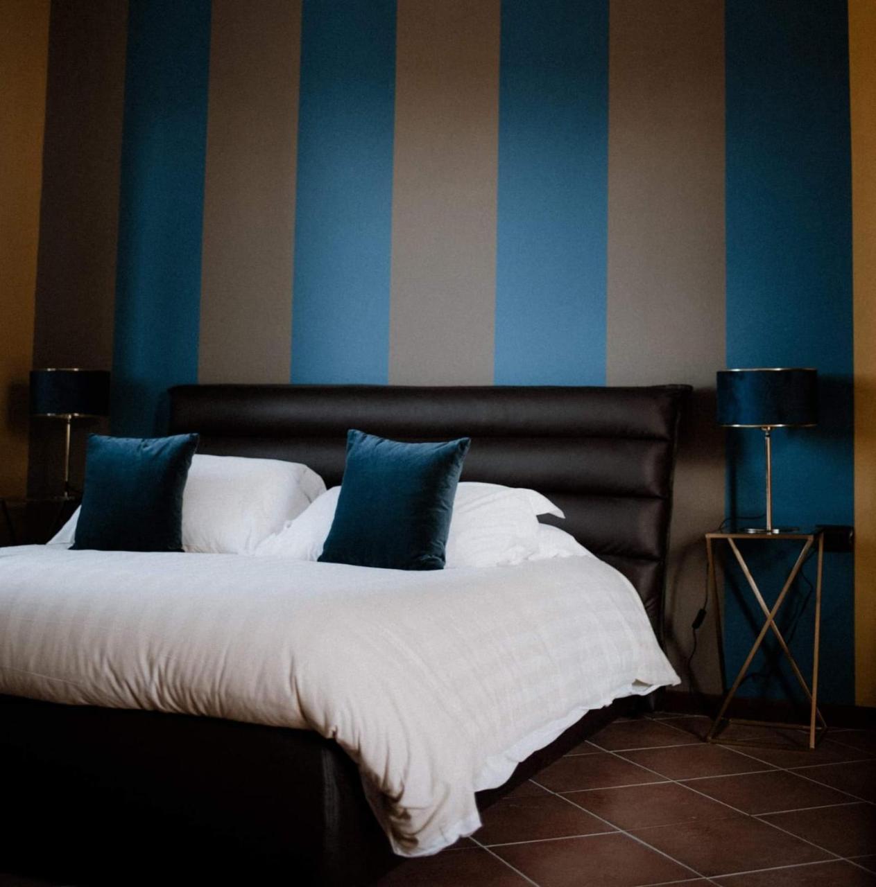 Panoramic Villa Garassino - Country Rooms And Fine Restaurant เตรโซ ภายนอก รูปภาพ